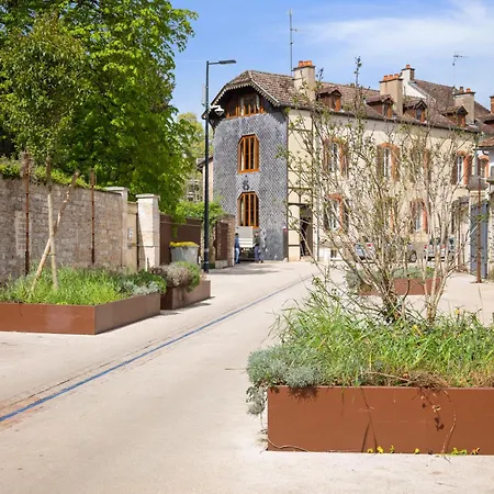 Charme & Tranquillite : Jardin De L'arquebuse/gare *