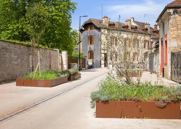 Charme & Tranquillite : Jardin De L'arquebuse/gare *