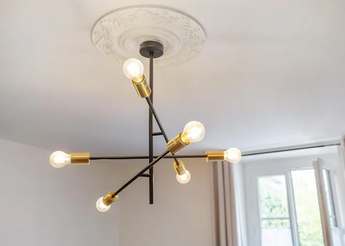 Charme & Tranquillite : Jardin De L'arquebuse/gare